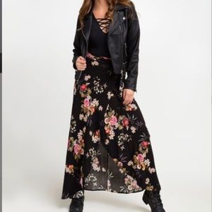Flowy floral wrap skirt sz XL